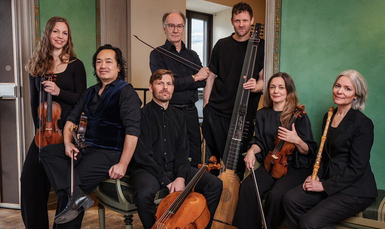 Musiker med instrument. Fotografi.