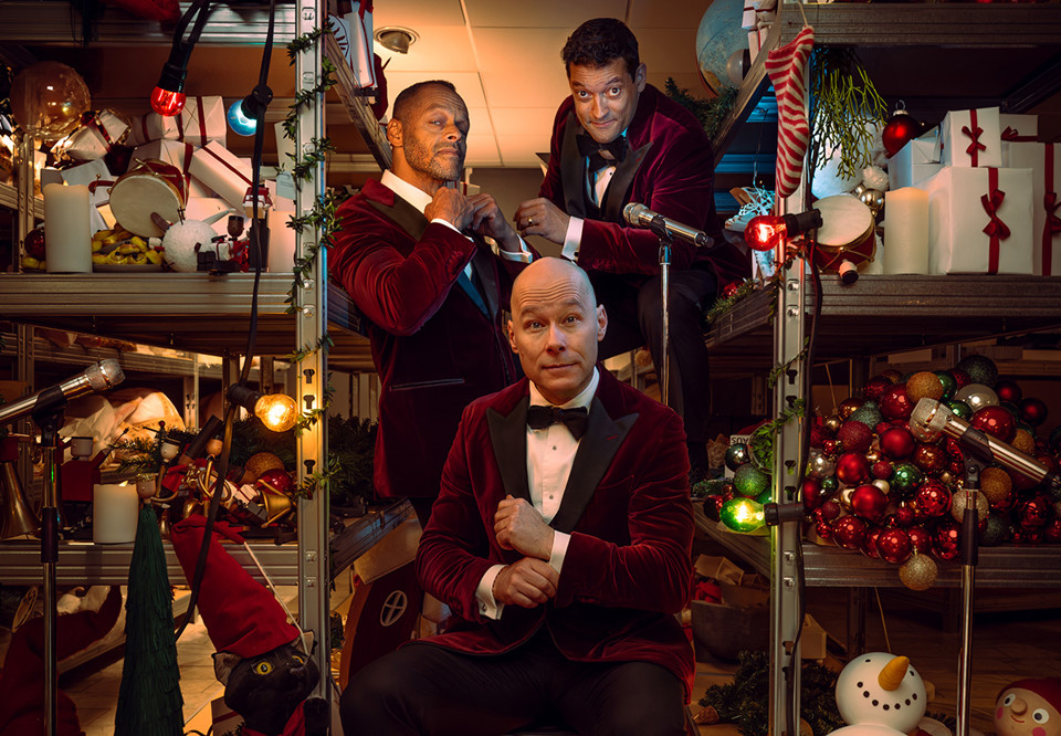 Män som tittar in i kameran: Fotografi.