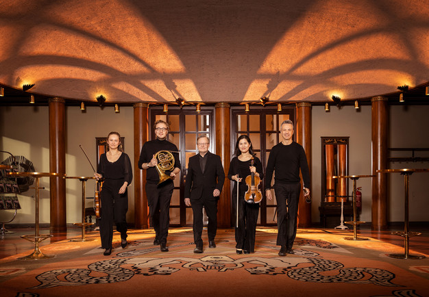 Musiker med instrument. Fotgorafi.