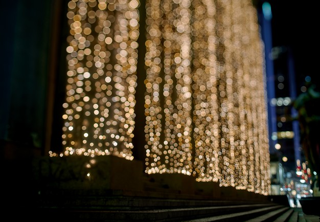 Konserthuset med ljusslingor